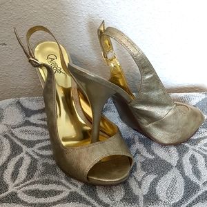 Carlos Santana Gold Heels Sz 8, good condition